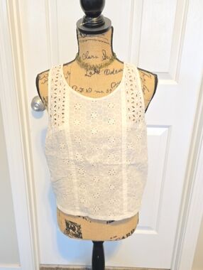 LC Lauren Conrad Cream Eyelet Cropped Tank